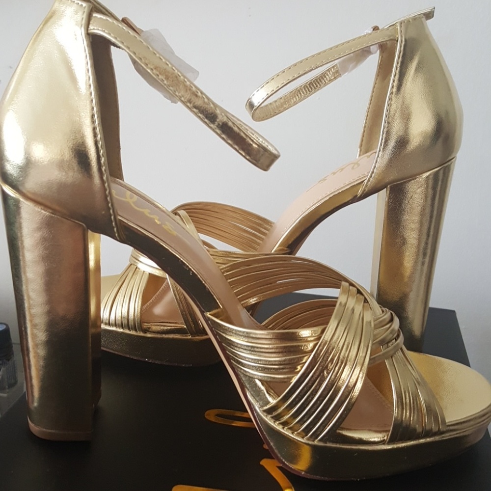 Brand New Cute Gold Pumps